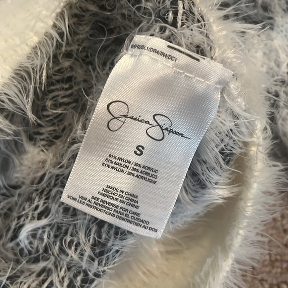 Jessica Simpson Crop Sweater. Size S. - Picture 3 of 4